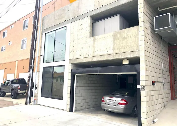 Modern 2 Bdrm W/Parking In The Heart Of Hillcrest