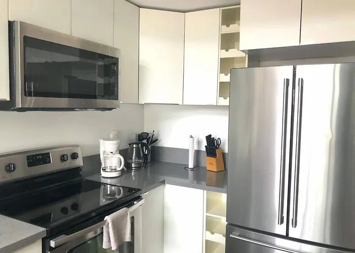 Modern 2 Bdrm W/Parking In The Heart Of Hillcrest