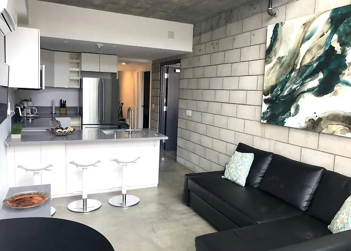 Modern 2 Bdrm W/Parking In The Heart Of Hillcrest