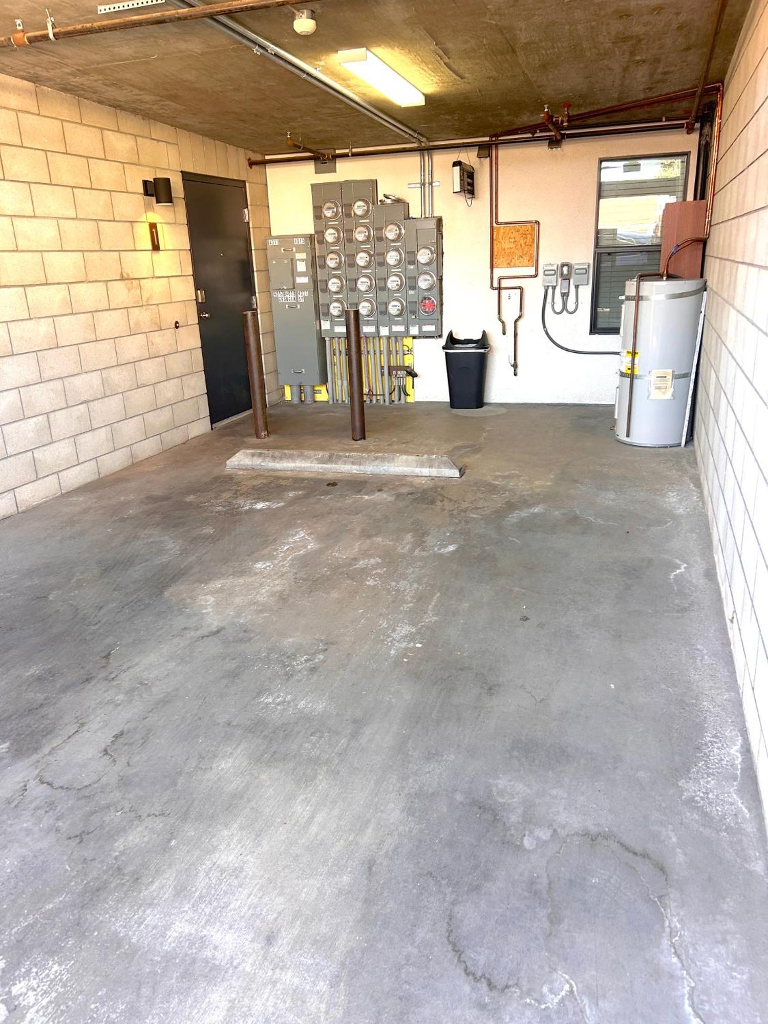 Modern 2 Bdrm W/parking In The Heart Of Hillcrest *